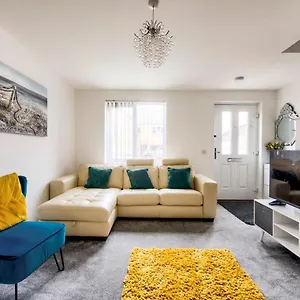 Holiday home Guestready - Serene 2br W Yard & Parking - Sleeps Up To 6, Edinburgh